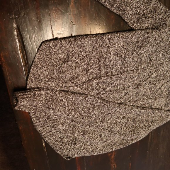 Bundle of Sweaters (5) - Picture 9 of 10